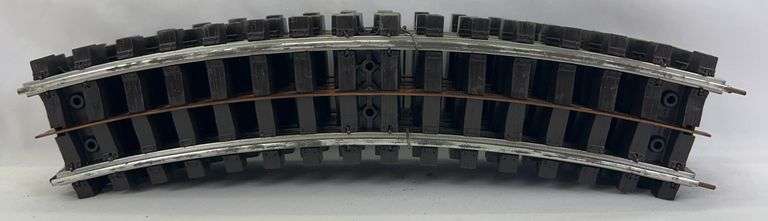 Banded bundle of postwar Lionel O Gauge Super O No. 31 curved track shiny and fresh from Master Carton image