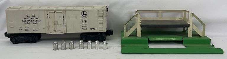 Postwar Lionel O Gauge 3482 Automatic Refrigerated Milk Car with 3462P platform and milk cans image