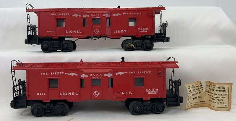 Postwar Lionel O Gauge two 6517 illuminated Bay Window Cabooses both underscored image