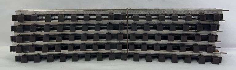 Banded bundle of postwar Lionel O Gauge Super O No. 31 curved track shiny and fresh from Master Carton image