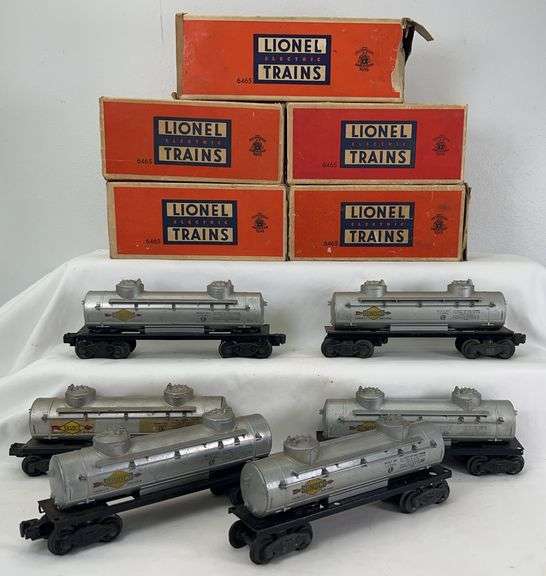 Group of five postwar Lionel O Gauge 6465 Sunoco tank cars in box w/one 2465 image