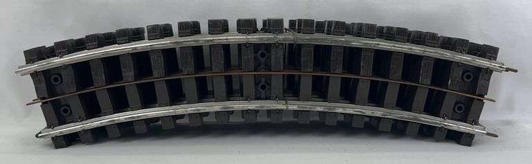 Banded bundle of postwar Lionel O Gauge Super O No. 31 curved track shiny and fresh from Master Carton image