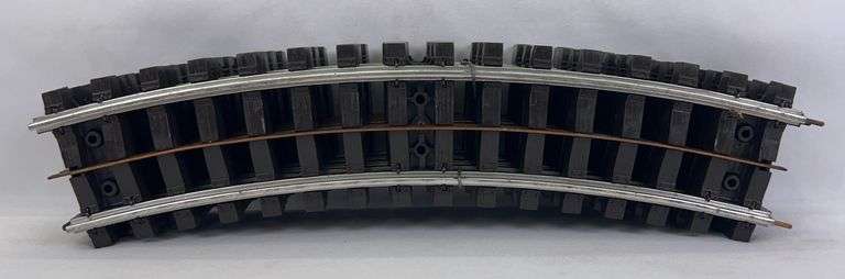 Banded bundle of postwar Lionel O Gauge Super O No. 31 curved track shiny and fresh from Master Carton image