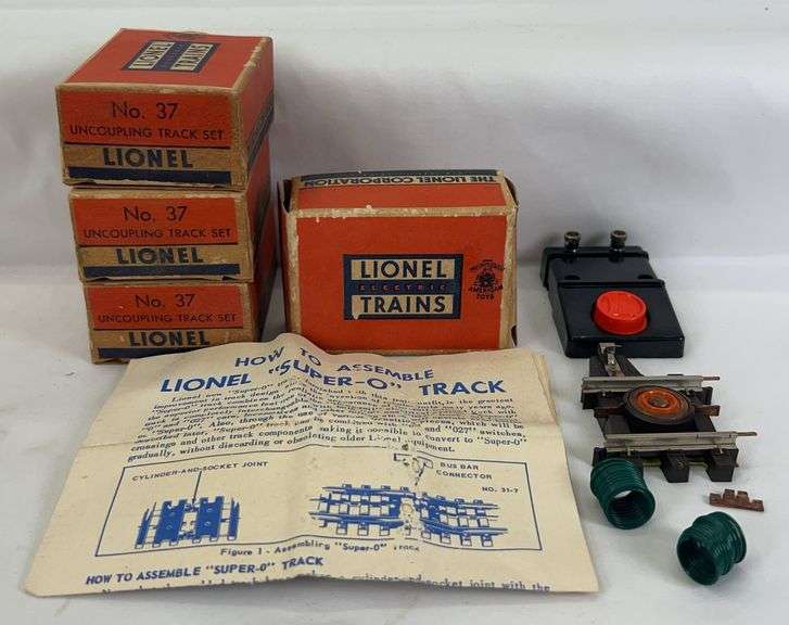 Four postwar Lionel O Gauge Super O No. 37 uncoupling track sets in original box, complete image