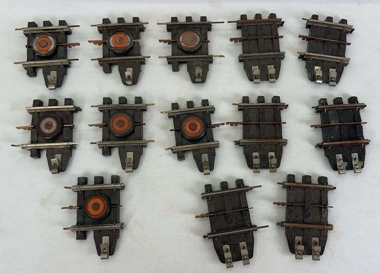 Postwar Lionel O Gauge Super O seven No. 37 uncoupling and six No. 43 power sections each w/31-7 image
