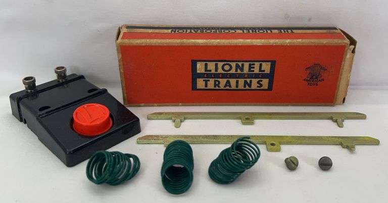 Three postwar Lionel O Gauge No. 36 operating car remote control set for Super O complete in original boxes image