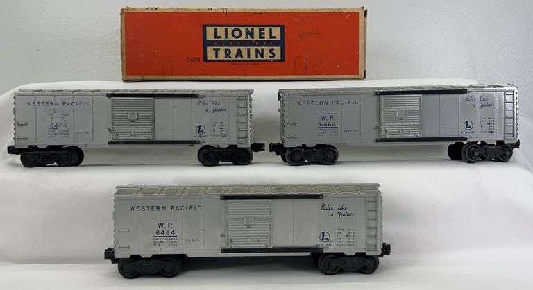 Three postwar Lionel O Gauge three 6464-1 Western Pacific box cars w/one box image