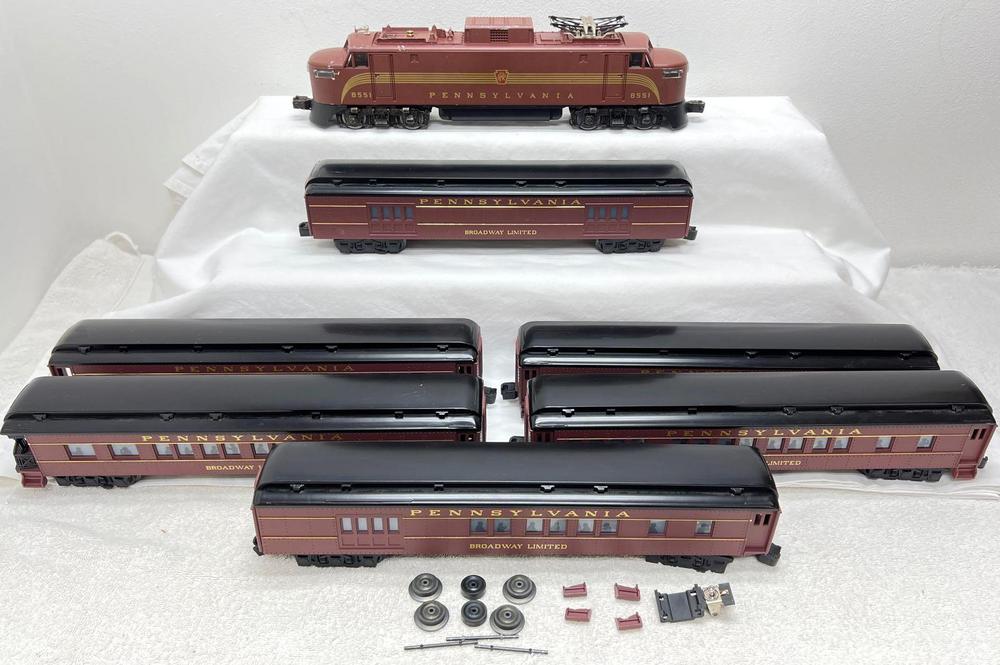 Modern Era Lionel O gauge 8551 Pennsylvania electric Broadway Limited passenger cars
