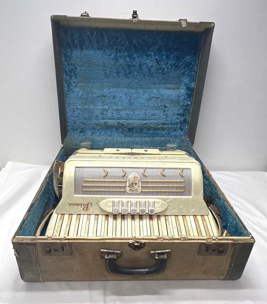 Prince Accordion by Stanelli & Bernelli cream & gold in case