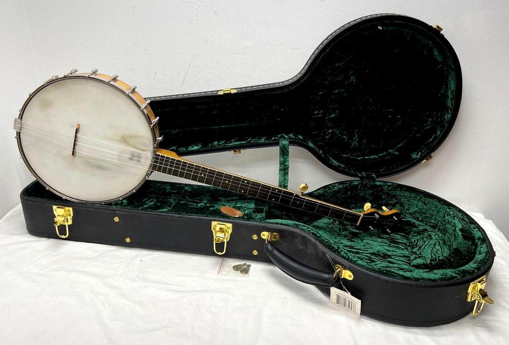 S.S. Stewart Universal Favorite 325 5-string in case