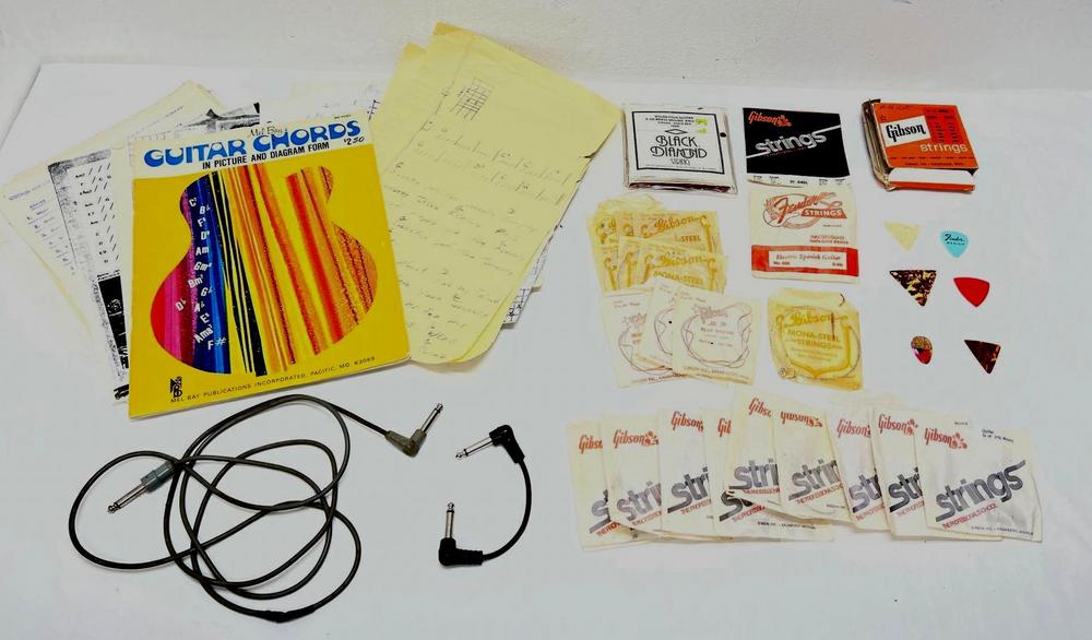 Gibson Fender guitar strings in packages picks chords more