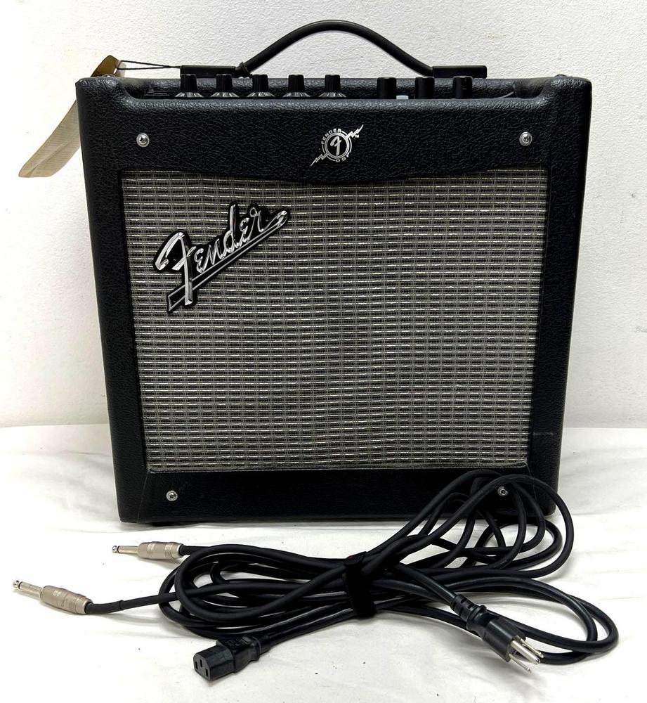 Fender Mustang I V2 20 watt guitar amplifier w/cables