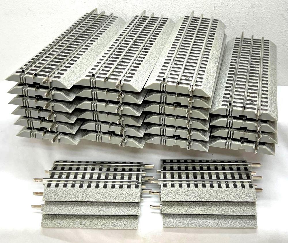 Modern Era Lionel O Gauge FasTrack Twenty-two 10"