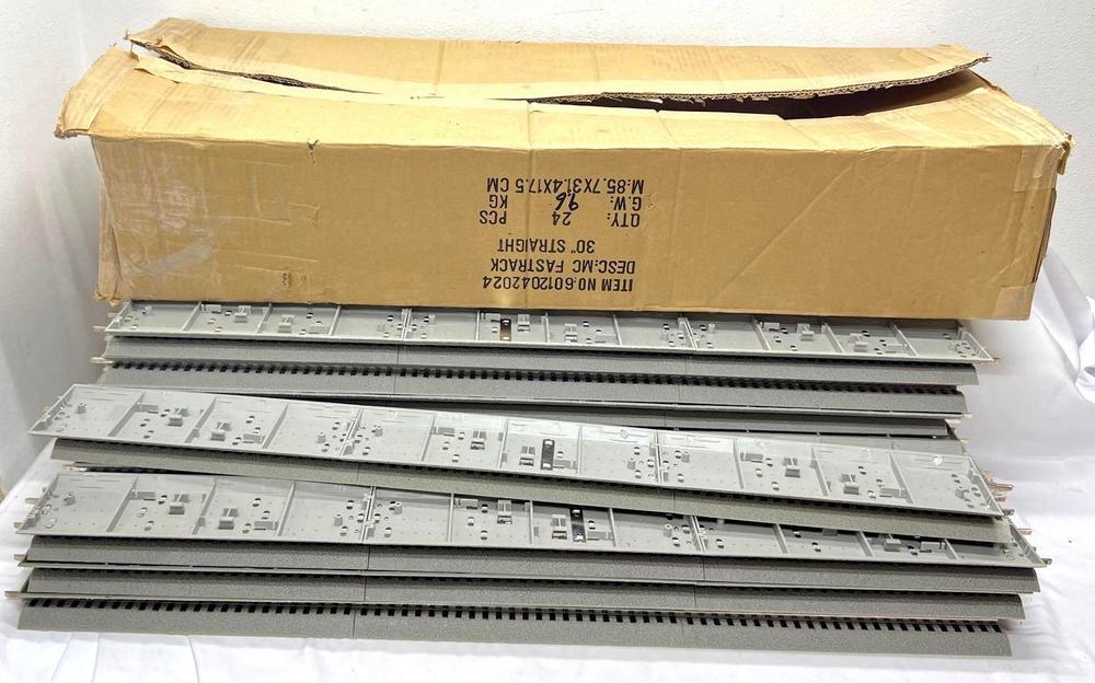 Modern Era Lionel O Gauge FasTrack 6-12042 30" in Case