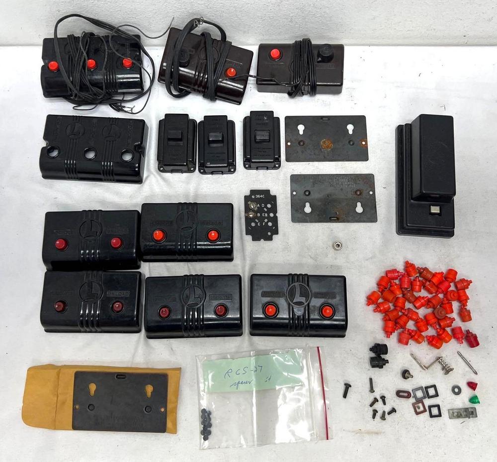 Postwar Lionel O Gauge 456C RCS 364C controllers etc
