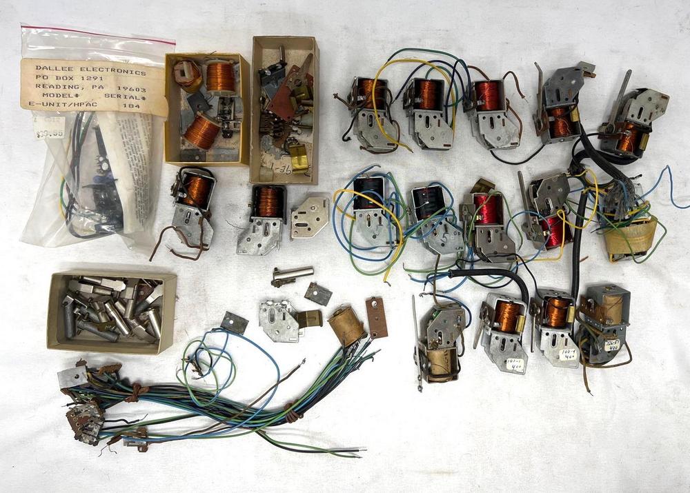 Postwar/Modern Lionel O Gauge E-units NOS identified