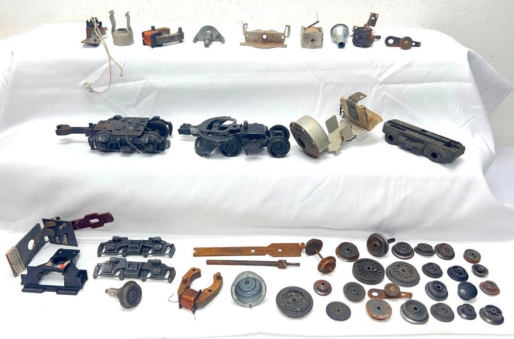 Lionel O Gauge parts diesel trucks wheels side frames horn assemb