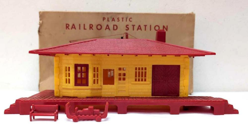 Marx No. 3880 Plastic Railroad Station in box