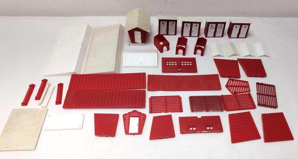 Plasticville Red White outhouses doghouses feeders