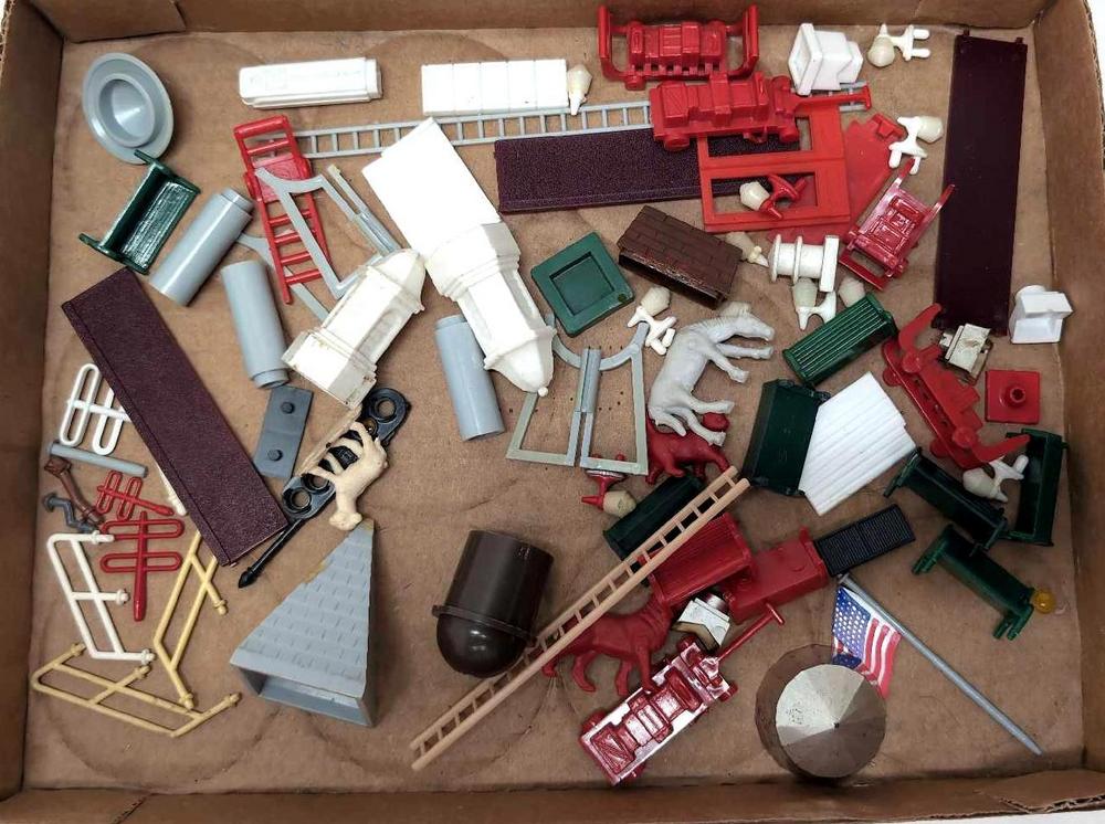Plasticville parts multi-color railroad animals baggage
