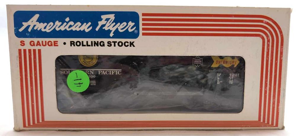 Modern American Flyer S Gauge 48300 Southern Pacific box car in box