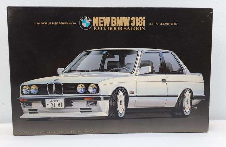 Fujimi 1/24 New BMW 318i E30 2 Door Saloon Model Kit
