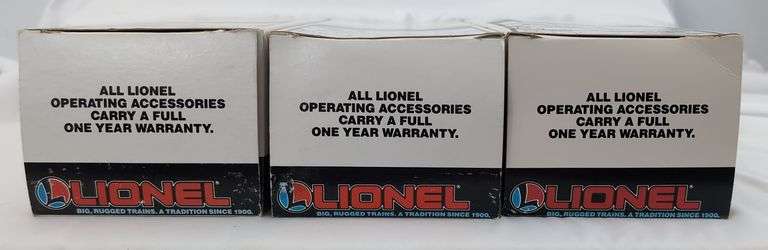 Lionel "O" and "O27" Gauge Train Accessories Floodlight, Searchlight, and Microwave Towers in box