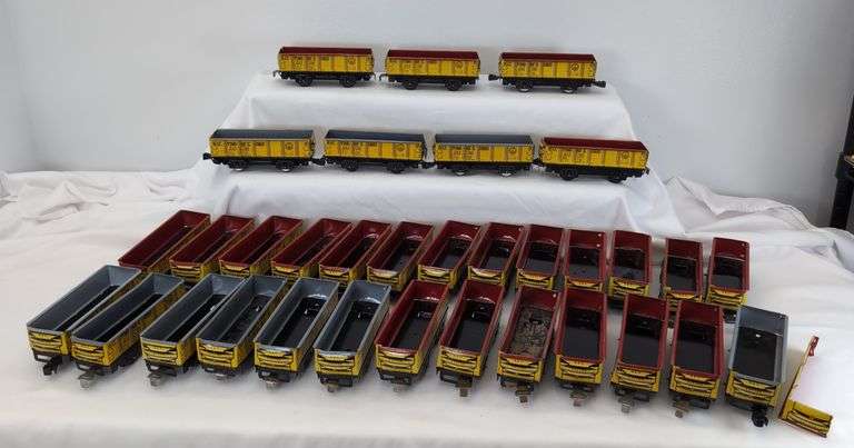 Lot of 33 Marx O Gauge Baltimore & Ohio 241708 gondolas with variations