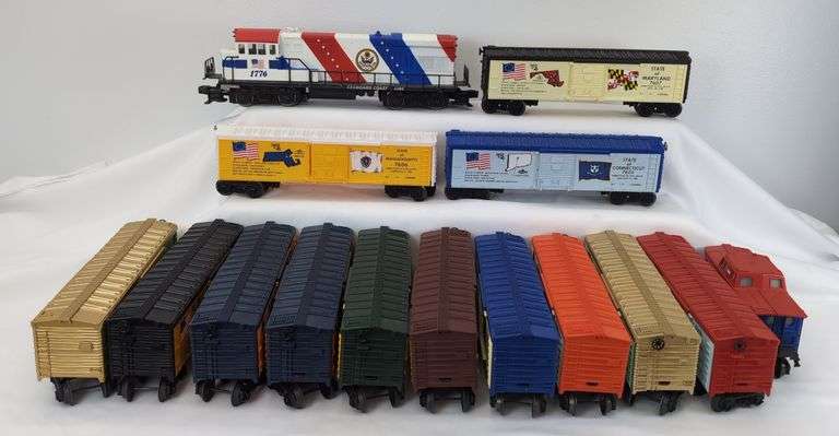Modern Era Lionel O Gauge 7600 Frisco diesel loco, 7600 caboose, thirteen boxcars image