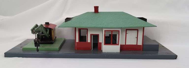 Prewar American Flyer Lines O Gauge 612 freight and passenger station with crane image