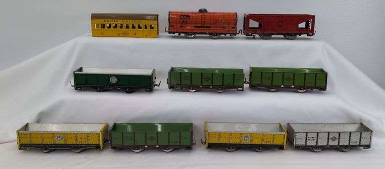 Wyandotte Hafner lithographed tinplate freight and passenger train cars