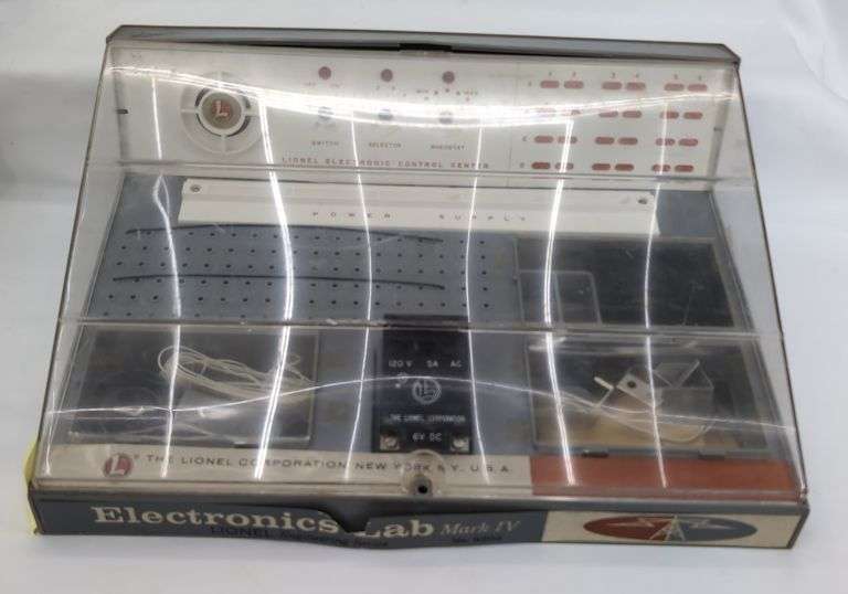 Postwar Lionel Plastics Engineering Labs Mark IV3229 and Electronics Labs 3203
