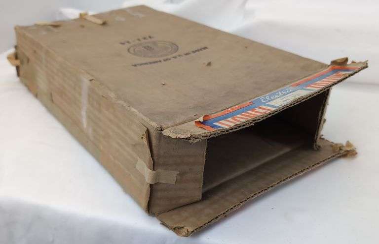 Large lot of Postwar Lionel O72 gauge curved (108) straight (24) track, 721 illuminated O72 switches in box