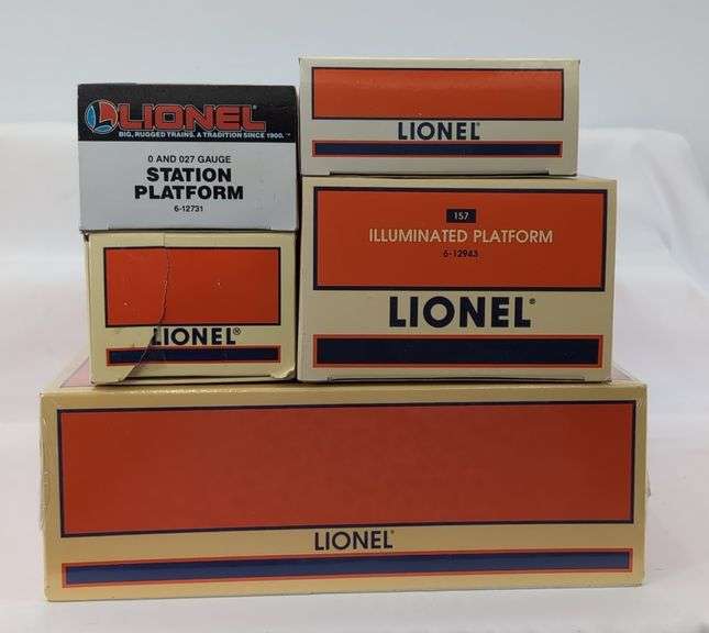 Modern Era Lionel O Gauge Train Accessories Lot - Crossing Flasher, Platform, Trestle Mint in box