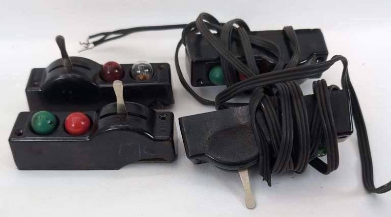 Postwar Lionel O Gauge two pair O22 Remote Control Switches controllers, lanterns, fixed voltage plugs