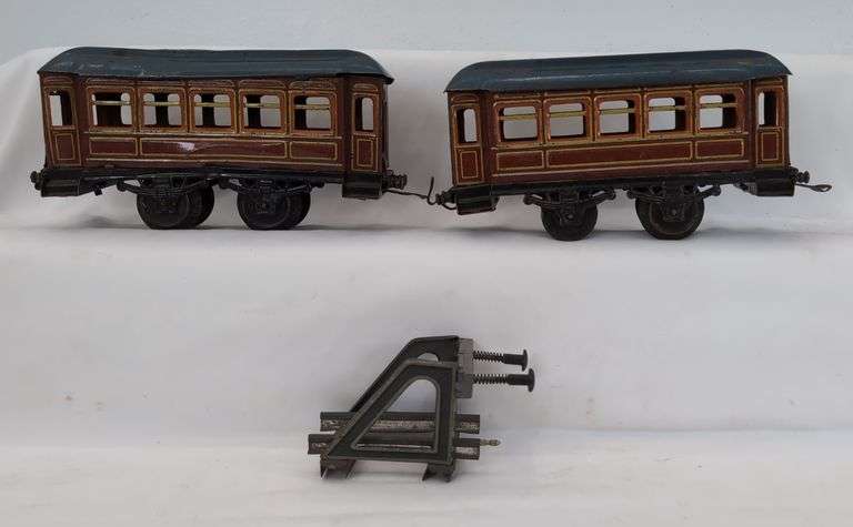 Prewar O Gauge lithographed tinplate European style passenger coaches Bing 2-rail O ga bumper image