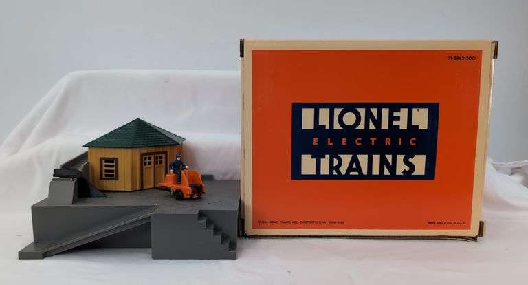 Modern Era Lionel O Gauge Operating Oil Drum Loader 6-12862 Mint in box image