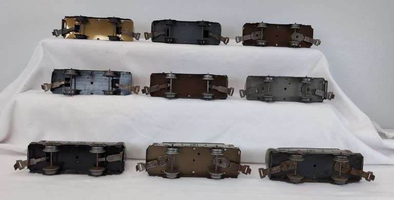 Lot of 19 Marx O Gauge Union Tank Co., Sinclair and Santa Fe 4-wheel tank cars