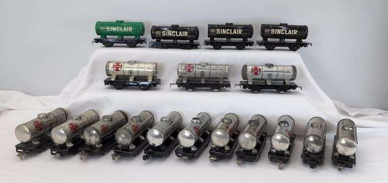 Eighteen Marx O Gauge 553 Santa Fe 553 UTLX 19847 Sinclair single dome tank cars image