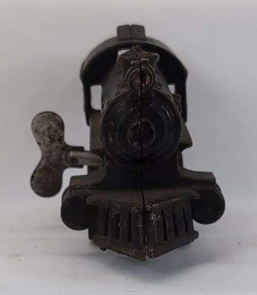 Prewar cast Iron O Gauge key wind steam locomotive American Flyer?