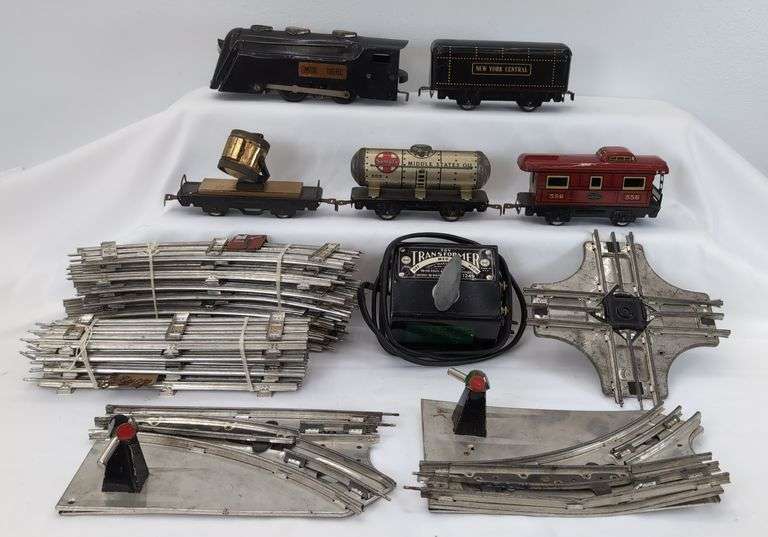 Marx O Gauge Train Set with Commodore Vanderbilt Locomotive, Cars, Track, and Transformer image