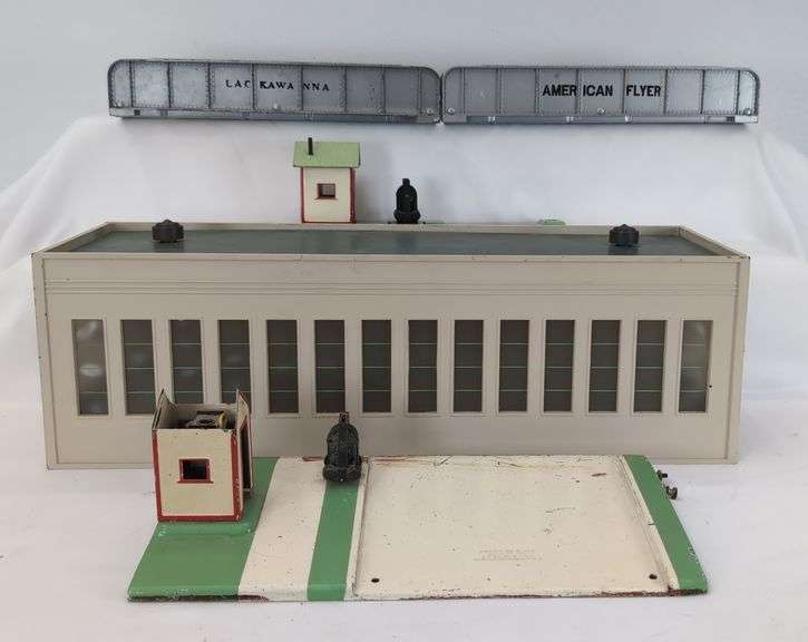 Postwar American Flyer S Gauge terminal/station, crossing gates w/shacks, girder plate bridges image