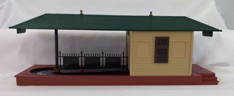 Modern Era Lionel O Gauge Operating Freight Station No. 6-2323 Mint in box