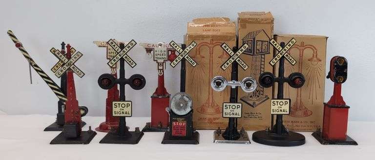 Marx O Gauge Train Accessories Twin Light Lamp Posts and Crossing Signals image