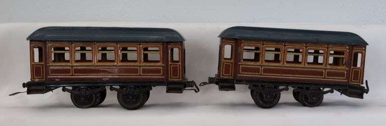 Prewar O Gauge lithographed tinplate European style passenger coaches Bing 2-rail O ga bumper
