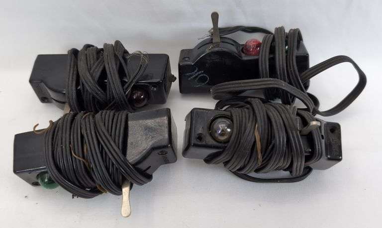 Postwar Lionel O Gauge two pair O22 Remote Control Switches controllers, lanterns, fixed voltage plugs