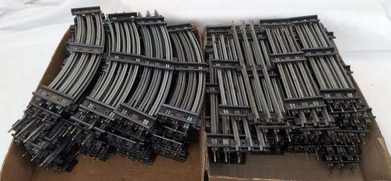 Postwar Lionel standard O Gauge curved (54) straight (63) track dull gray rails image