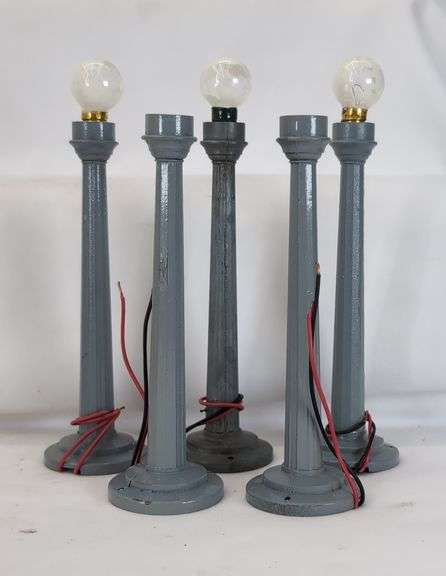Prewar/Postwar American Flyer O/S Gauge single and double street lamps, die-cast and plastic