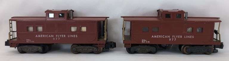 Two Postwar American Flyer Lines S Gauge 977 Deluxe Action Caboose rubber & tin figure image