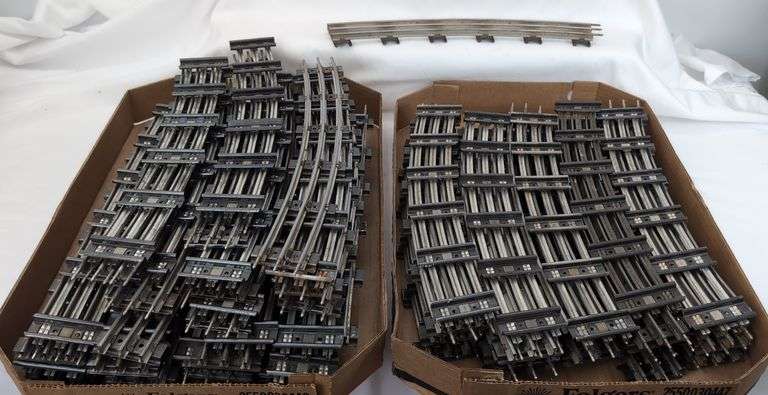 Large lot of Postwar Lionel O72 gauge curved (108) straight (24) track, 721 illuminated O72 switches in box